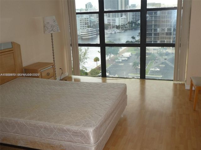 800 Parkview Dr 1018, Hallandale Beach, FL 33009