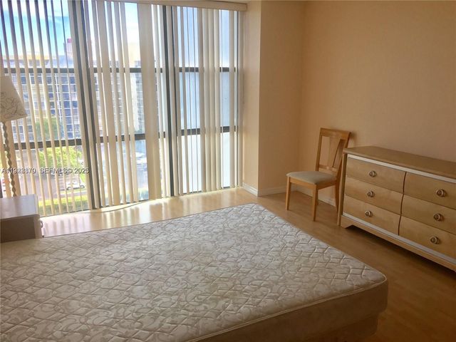 800 Parkview Dr 1018, Hallandale Beach, FL 33009