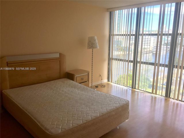 800 Parkview Dr 1018, Hallandale Beach, FL 33009