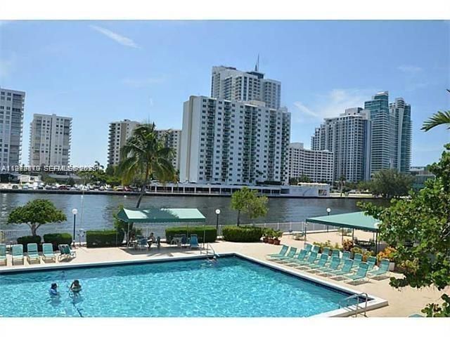 800 Parkview Dr 1018, Hallandale Beach, FL 33009