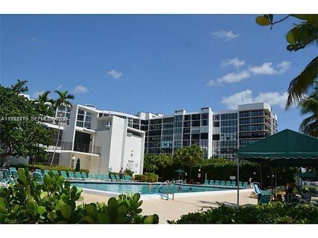 800 Parkview Dr 1018, Hallandale Beach, FL 33009