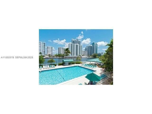 800 Parkview Dr 1018, Hallandale Beach, FL 33009