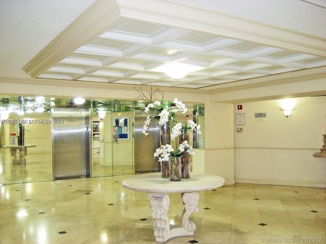 800 Parkview Dr 1018, Hallandale Beach, FL 33009