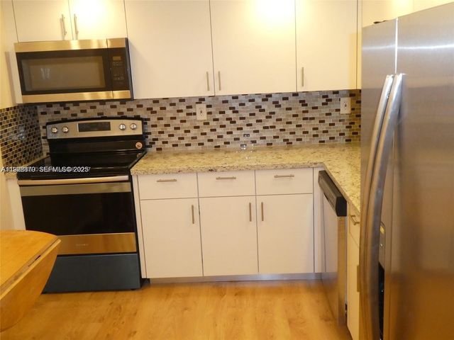 800 Parkview Dr 1018, Hallandale Beach, FL 33009