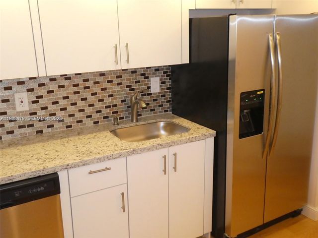 800 Parkview Dr 1018, Hallandale Beach, FL 33009