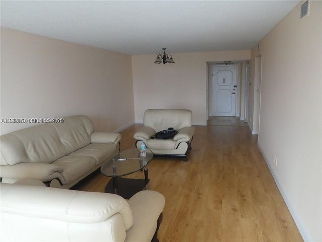 800 Parkview Dr 1018, Hallandale Beach, FL 33009