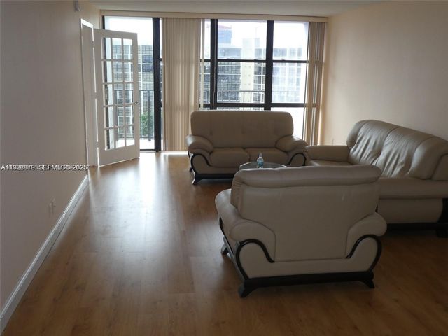 800 Parkview Dr 1018, Hallandale Beach, FL 33009