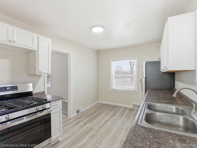 685 Northway Drive, Pontiac, MI 48342