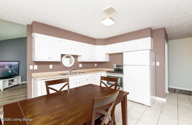 4322 Lochridge Pkwy, Jeffersontown, KY 40299