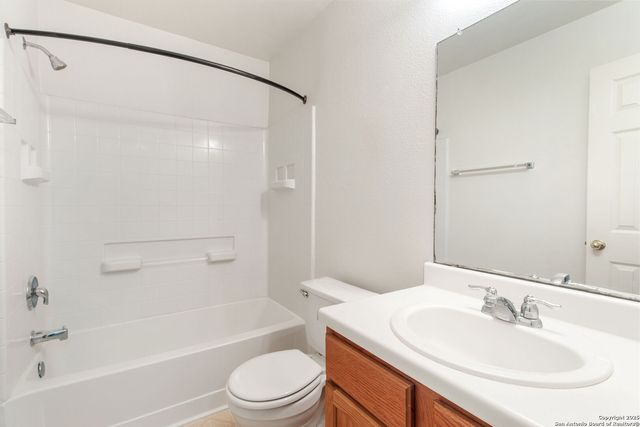 3835 Mist Flower Drive, Converse, TX 78109