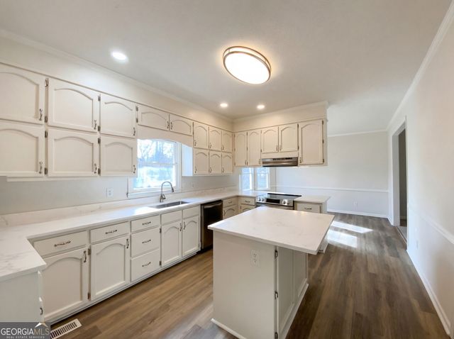 8201 Greens Court, Jonesboro, GA 30236