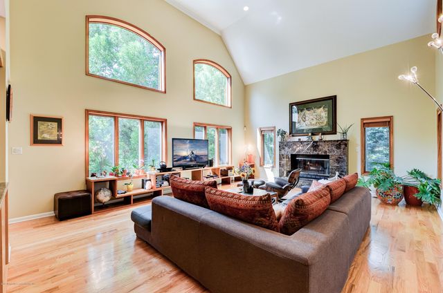 7 Mccampbell Road, Holmdel, NJ 07733