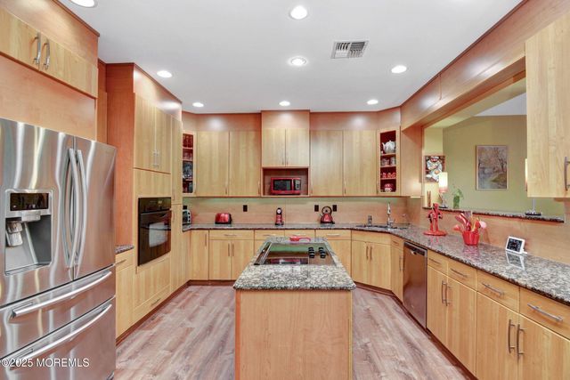 7 Mccampbell Road, Holmdel, NJ 07733