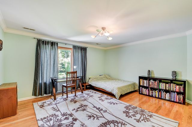 7 Mccampbell Road, Holmdel, NJ 07733