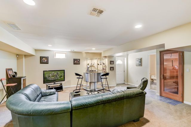 7 Mccampbell Road, Holmdel, NJ 07733