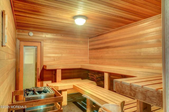7 Mccampbell Road, Holmdel, NJ 07733