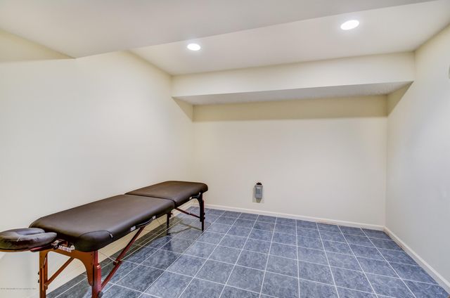 7 Mccampbell Road, Holmdel, NJ 07733