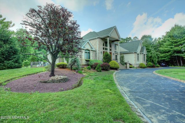 7 Mccampbell Road, Holmdel, NJ 07733