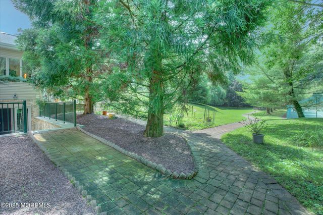 7 Mccampbell Road, Holmdel, NJ 07733