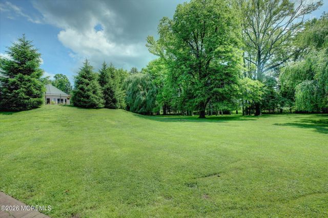 7 Mccampbell Road, Holmdel, NJ 07733