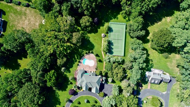 7 Mccampbell Road, Holmdel, NJ 07733