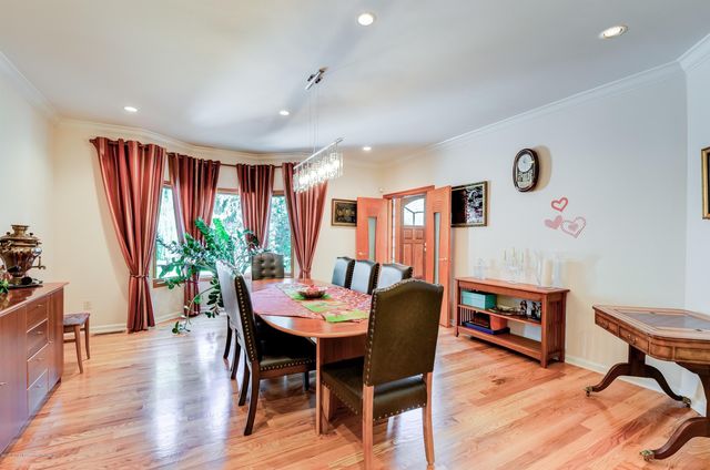 7 Mccampbell Road, Holmdel, NJ 07733