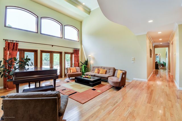 7 Mccampbell Road, Holmdel, NJ 07733