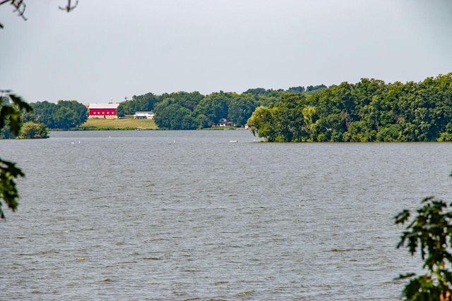 N4973 Lake DRIVE, Hustisford, WI 53034