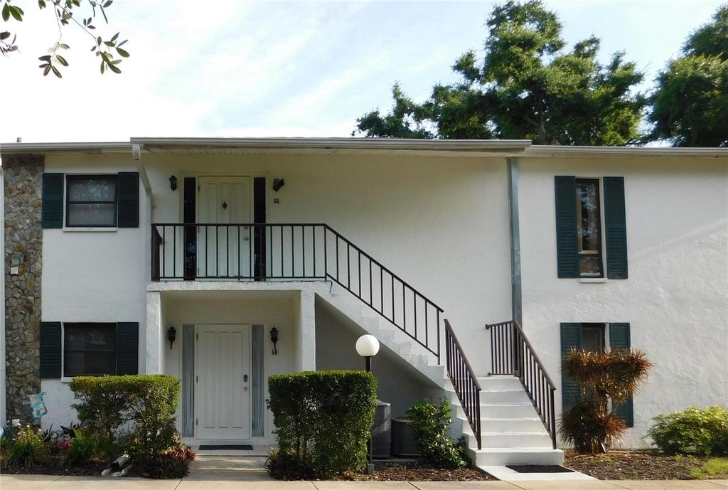 Image 2 of property listing at 5400 34TH STREET W L5, Bradenton, FL 34210