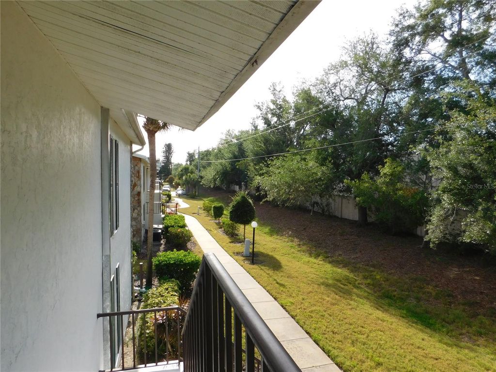 Image 11 of property listing at 5400 34TH STREET W L5, Bradenton, FL 34210