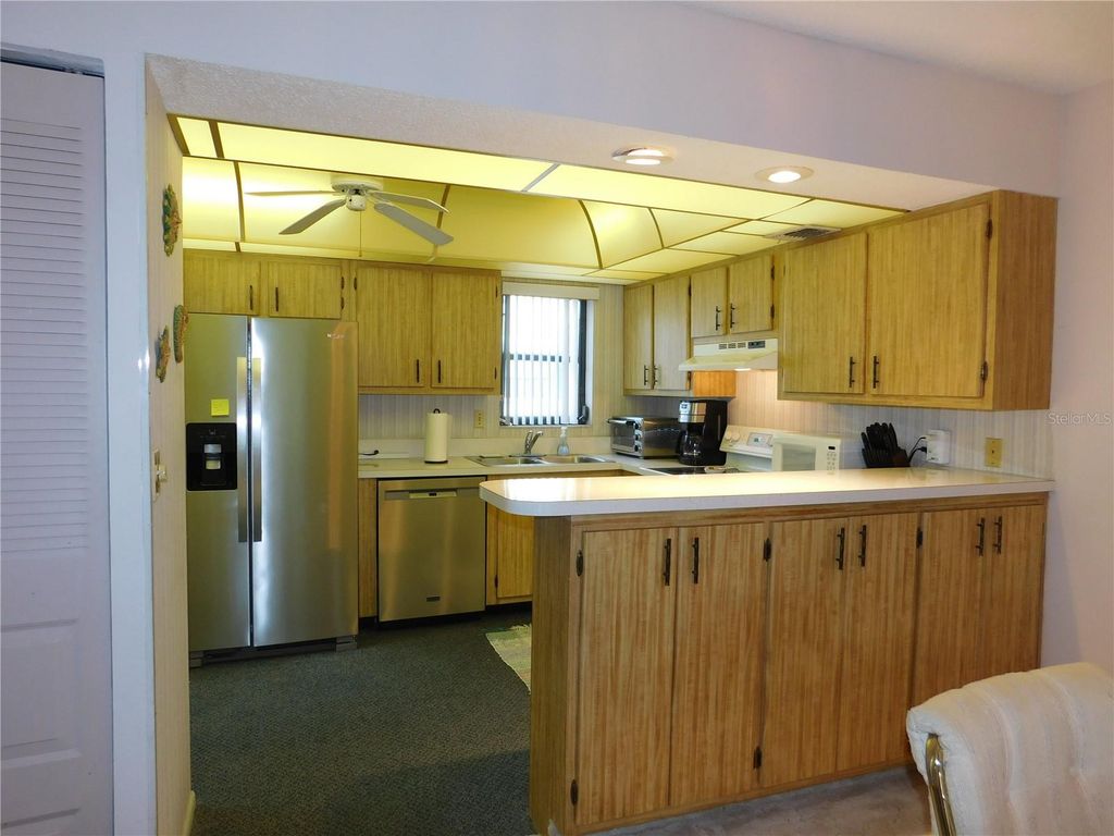 Image 14 of property listing at 5400 34TH STREET W L5, Bradenton, FL 34210