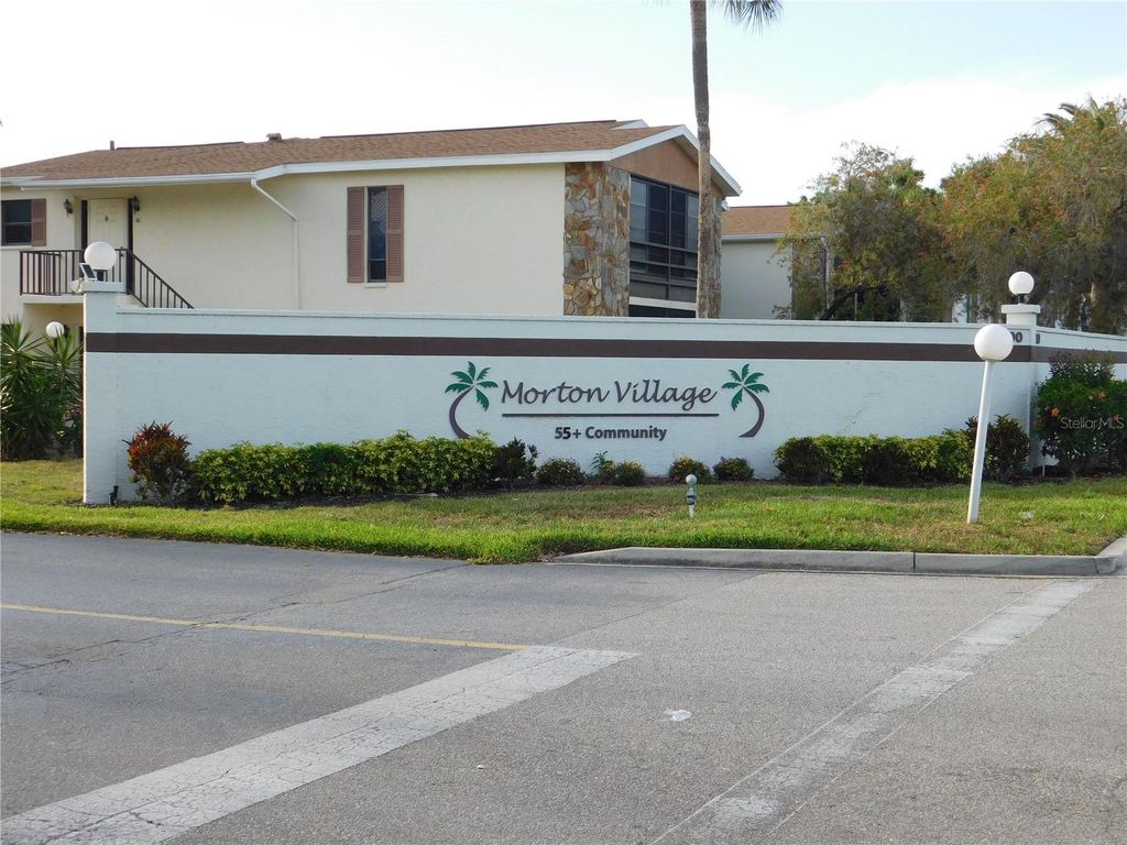 Image 4 of property listing at 5400 34TH STREET W L5, Bradenton, FL 34210