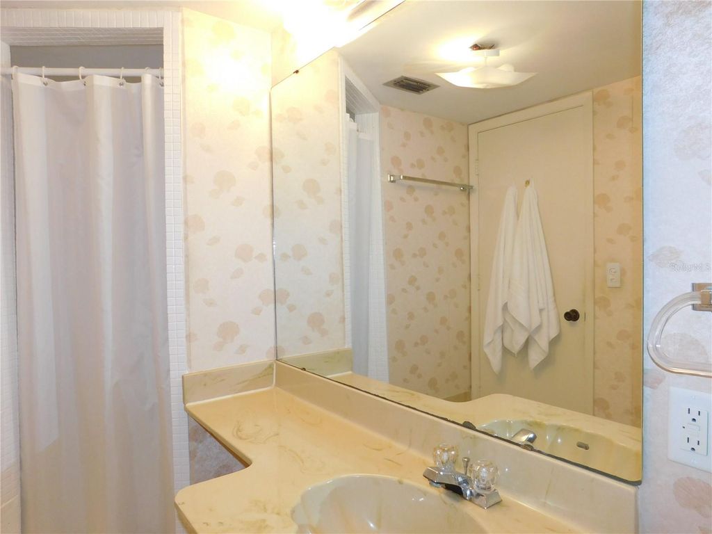 Image 40 of property listing at 5400 34TH STREET W L5, Bradenton, FL 34210