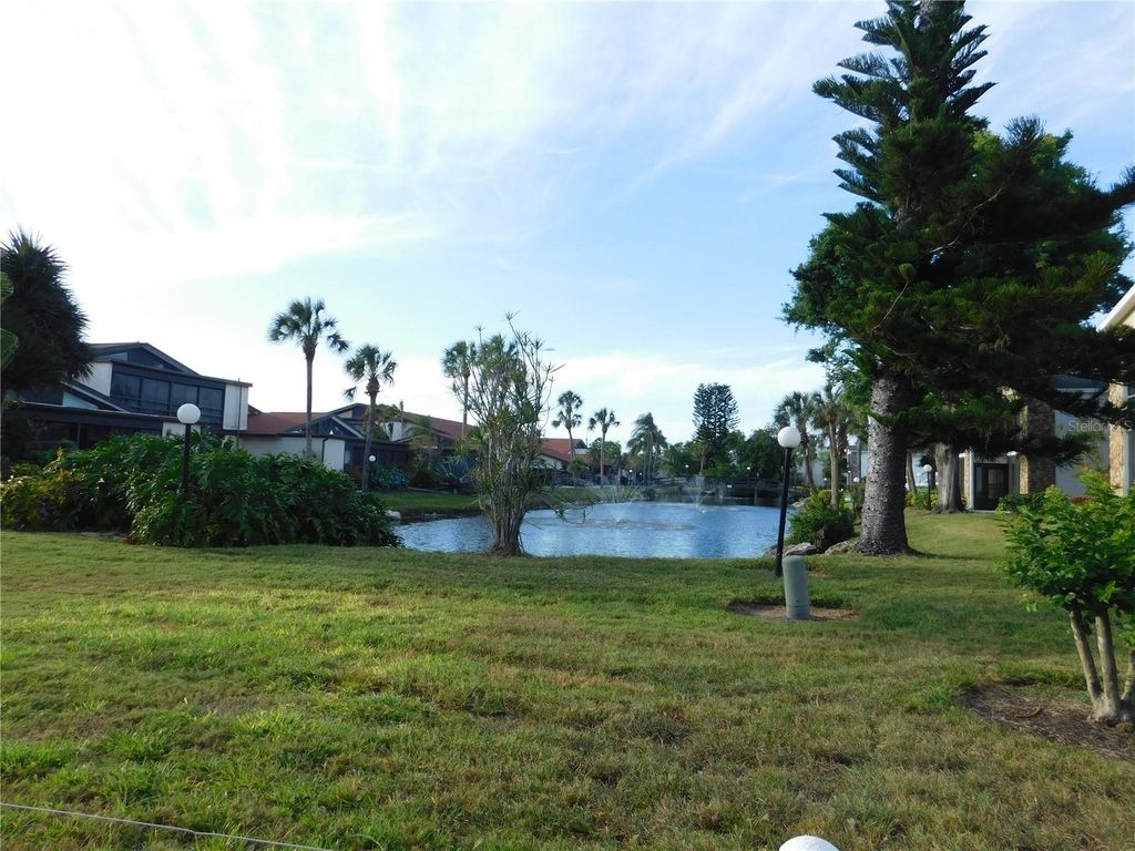 Image 9 of property listing at 5400 34TH STREET W L5, Bradenton, FL 34210