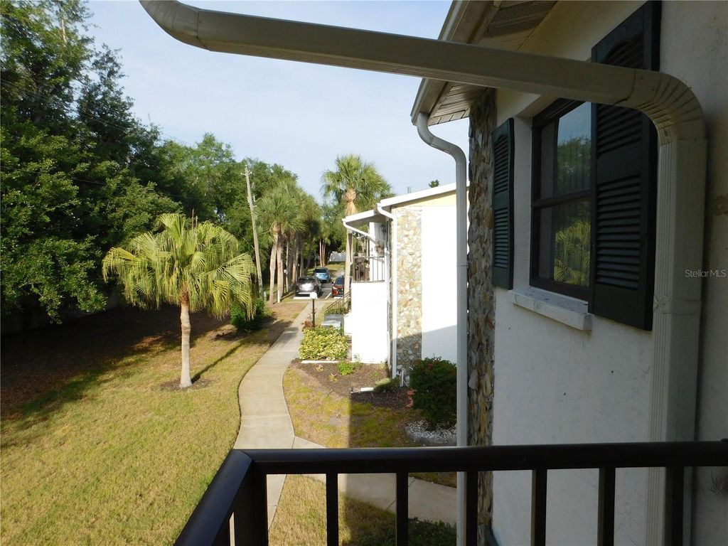 Image 10 of property listing at 5400 34TH STREET W L5, Bradenton, FL 34210