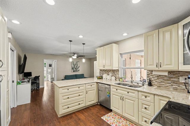 2675 RED OAK CT, Clearwater, FL 33761
