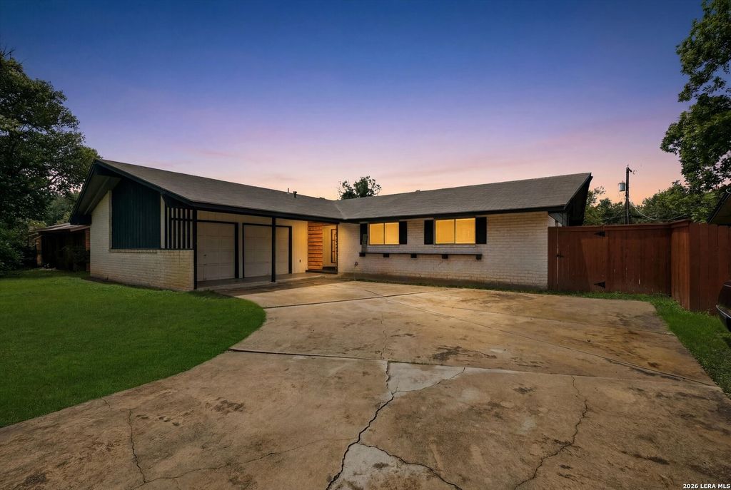 3331 NANTUCKET DR, San Antonio, TX 78230
