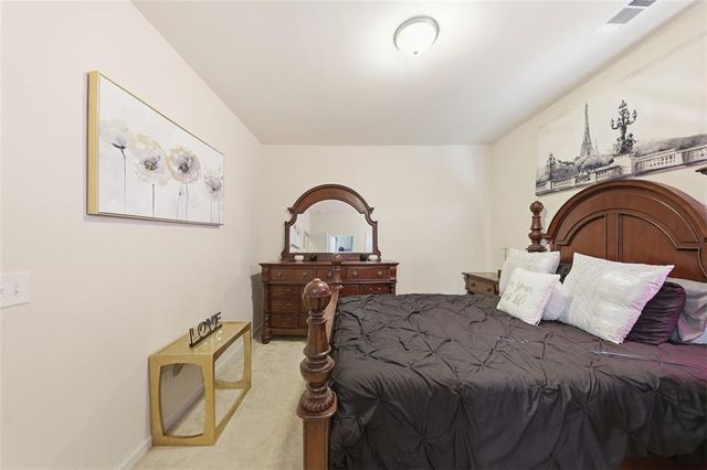 512 Coventry Way, Mcdonough, GA 30252