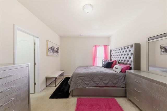 512 Coventry Way, Mcdonough, GA 30252