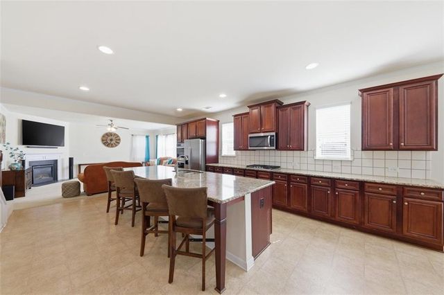 512 Coventry Way, Mcdonough, GA 30252