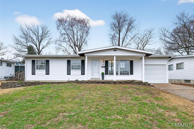 2500 Dove Drive, Florissant, MO 63031