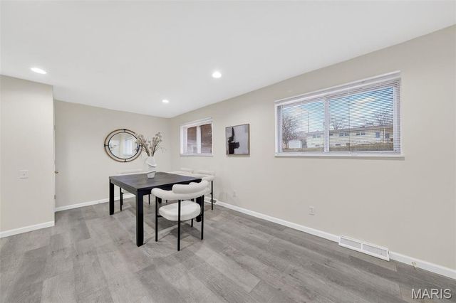 2500 Dove Drive, Florissant, MO 63031