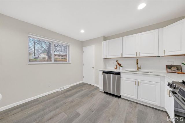 2500 Dove Drive, Florissant, MO 63031