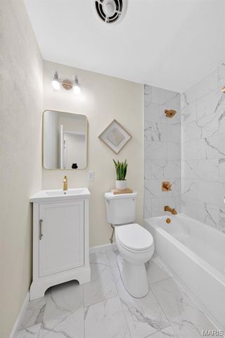 2500 Dove Drive, Florissant, MO 63031