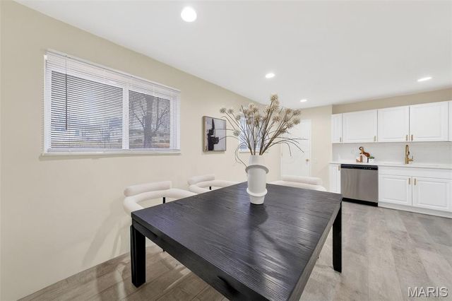 2500 Dove Drive, Florissant, MO 63031