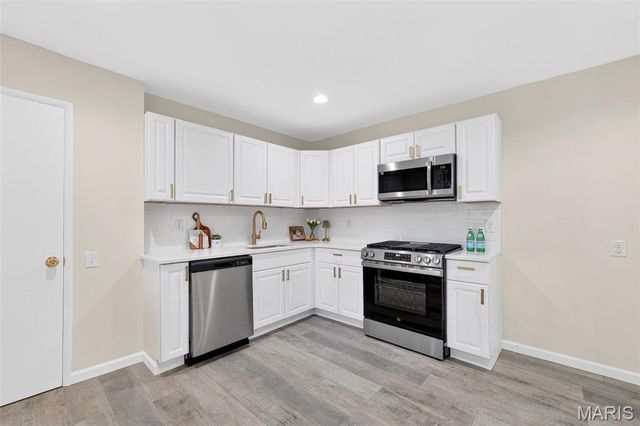 2500 Dove Drive, Florissant, MO 63031