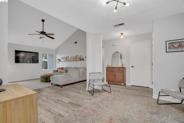 17 Kensington Ct, Brentwood, CA 94513