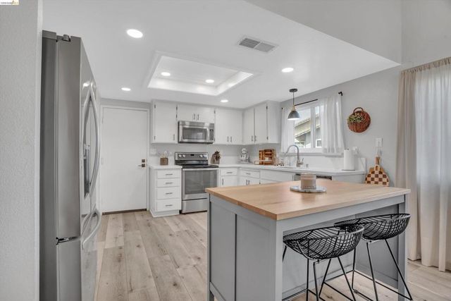 17 Kensington Ct, Brentwood, CA 94513