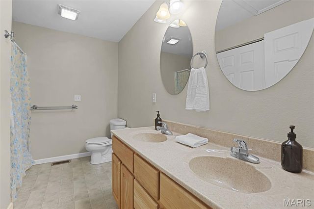 2217 Hunters Point Drive, Granite City, IL 62040