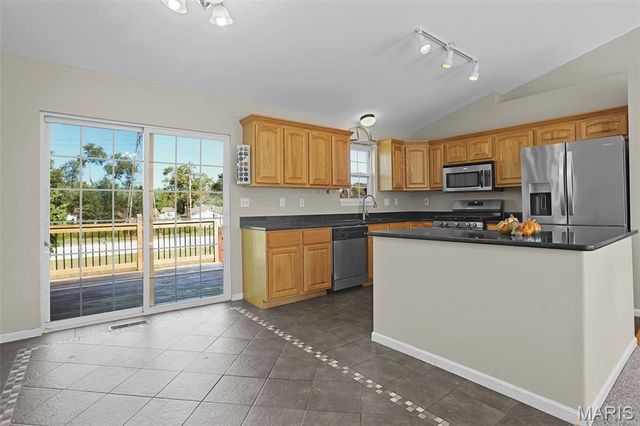 2217 Hunters Point Drive, Granite City, IL 62040